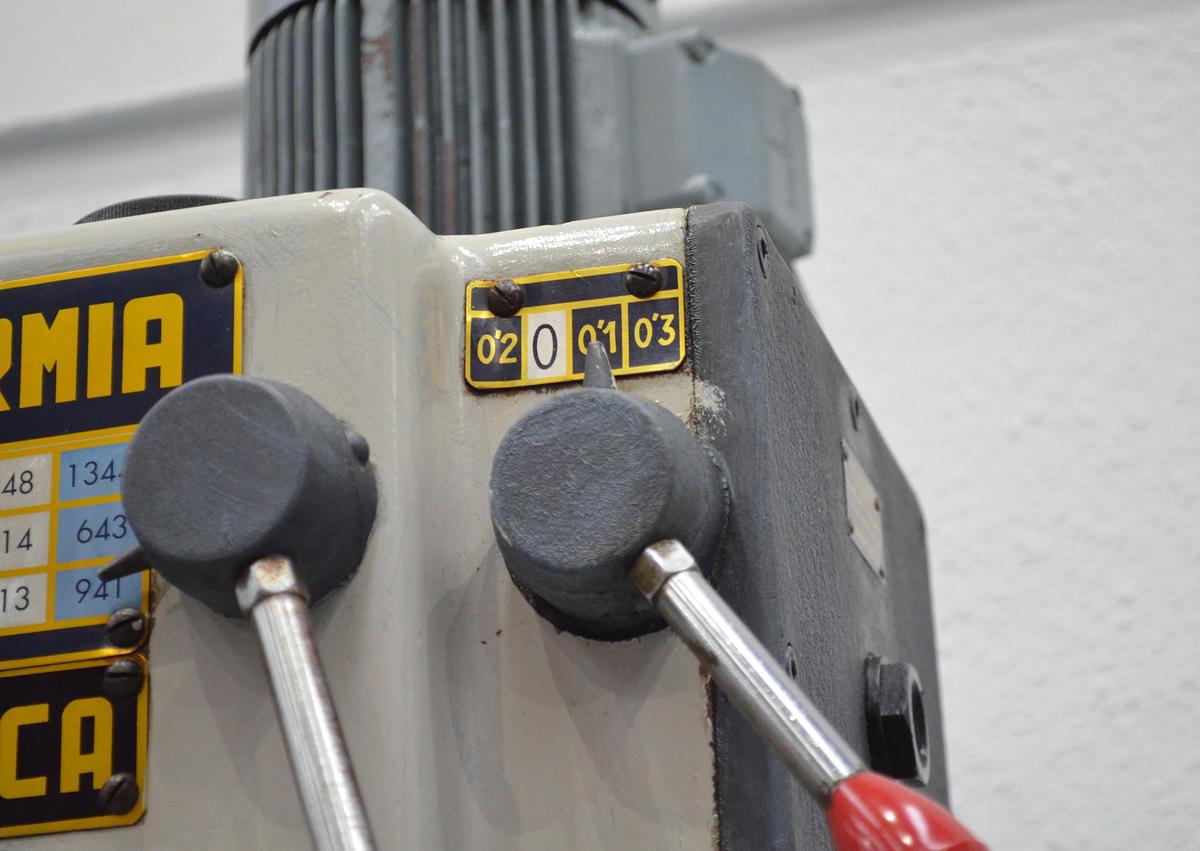 Usado Taladro columna Ibarmia 35-CA blanco