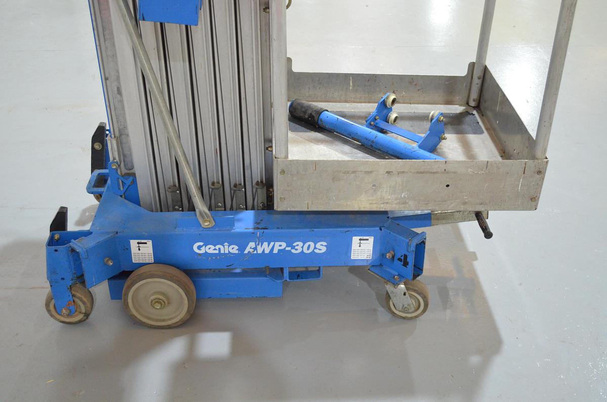 Usado Plataforma trabajo elevadora Genie AWP-30S
