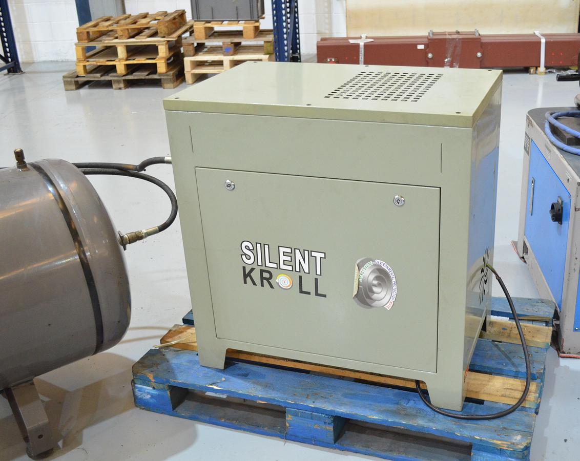 Usado Compresor de tornillo Silent Kroll 6hp con secador y calderín