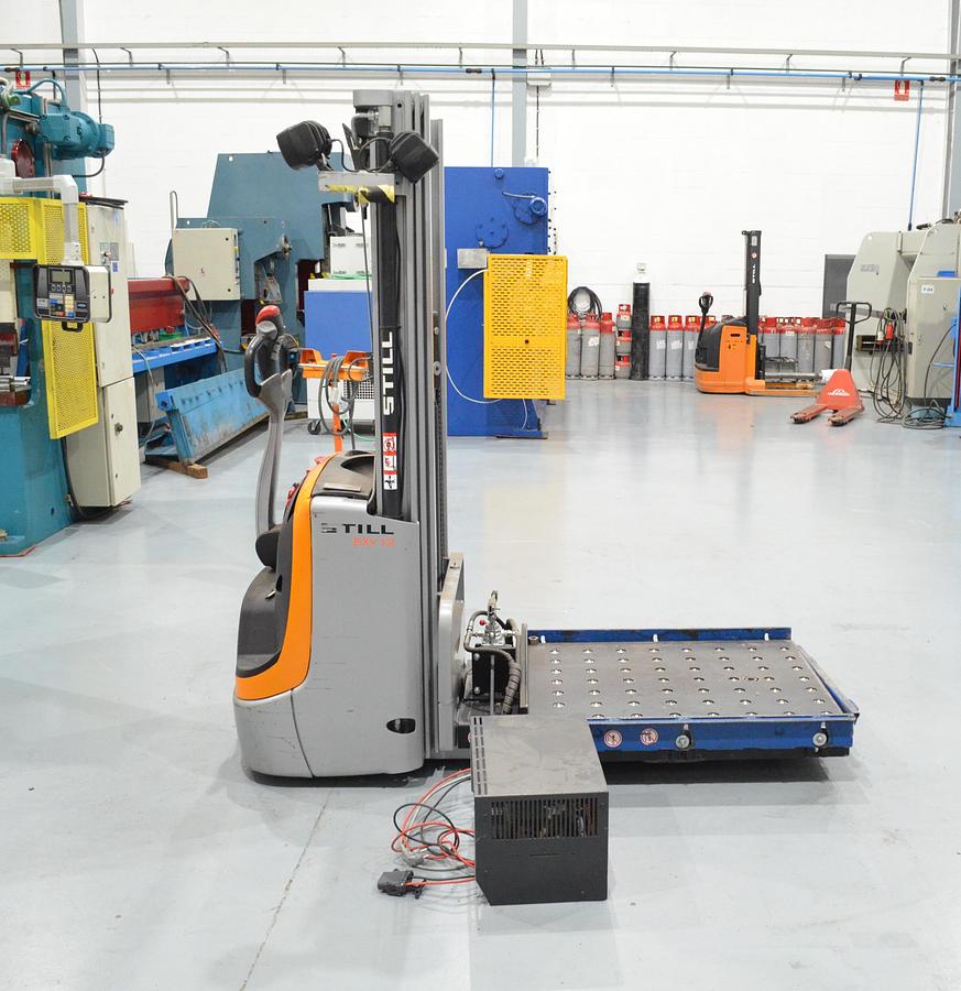 Usado Apilador Still EXV 12 con accesorio para matrices Comtec