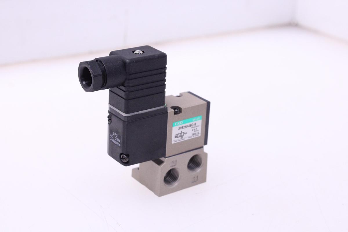 Usado Electroválvula CKD 3PB210-08G-B-AC220V