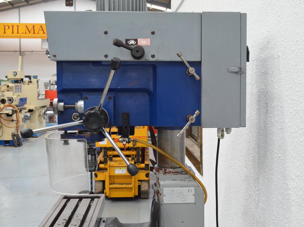 Usado Taladro sobremesa correas MG BMT 465 BT