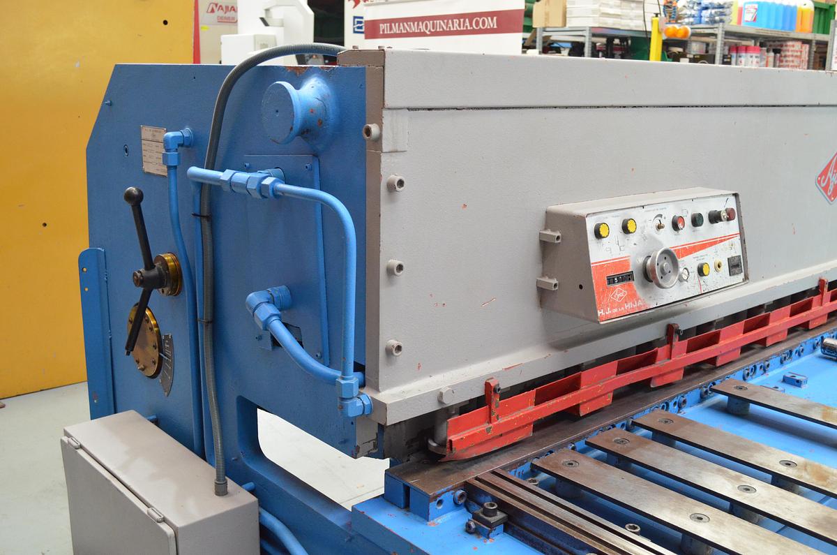 Usado Cizalla hidraulica corte pendular Ajial CB-630 3000x6