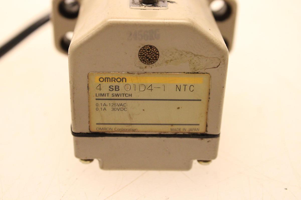 Usado Final de Carrera OMRON 4 SB 01D4-1 NTC
