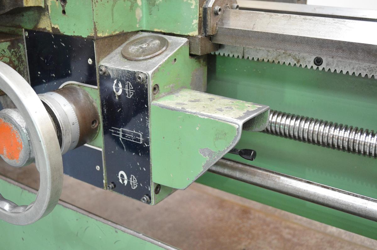Usado Torno Pinacho L1-225  1650mm e.p. verde
