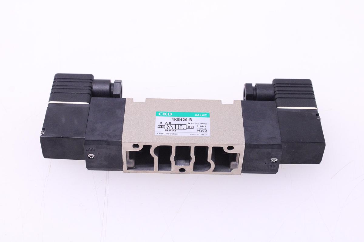 Usado Electroválvula CKD 4KB429-00-B-AC220V