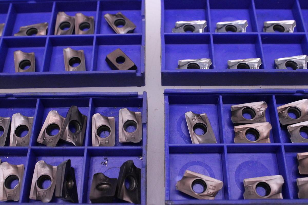 Usado Fresas Con Cono ISO 40 + Plaquitas de Widia AXET / AXMT170508