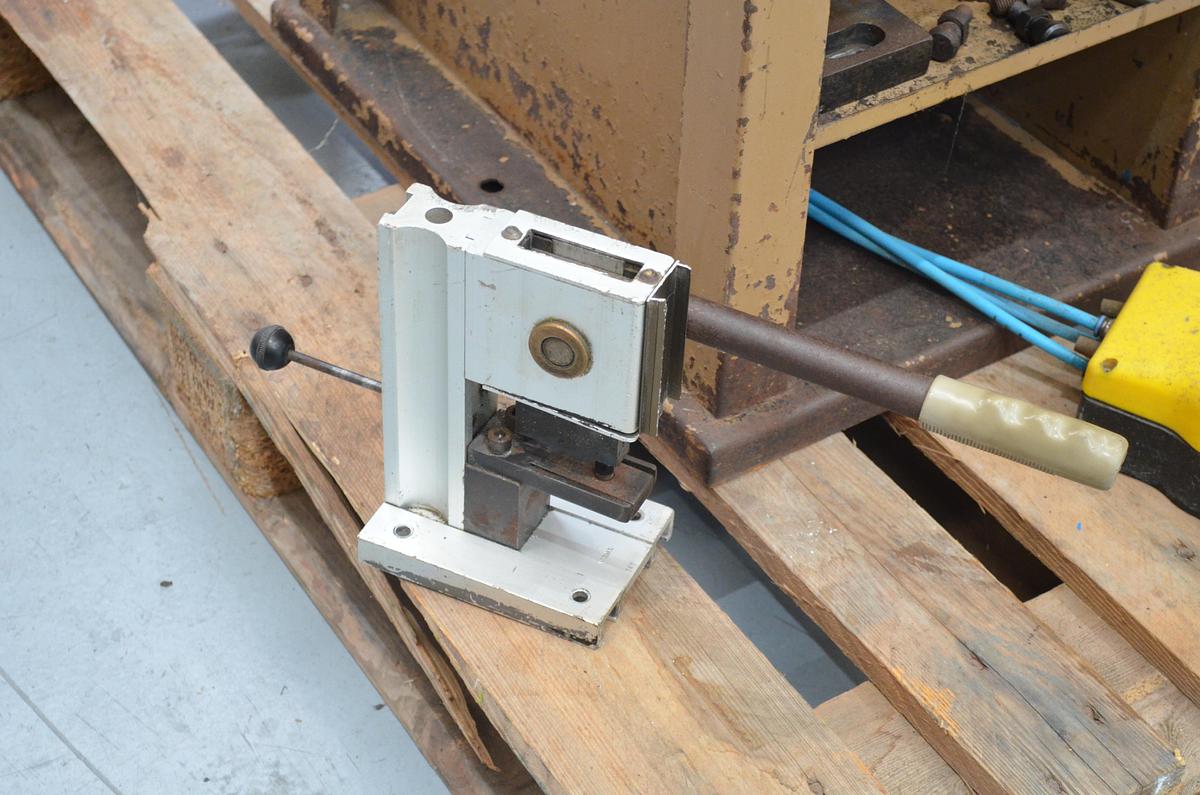 Usado Prensa neumática pulmon AZ PV-2000 S