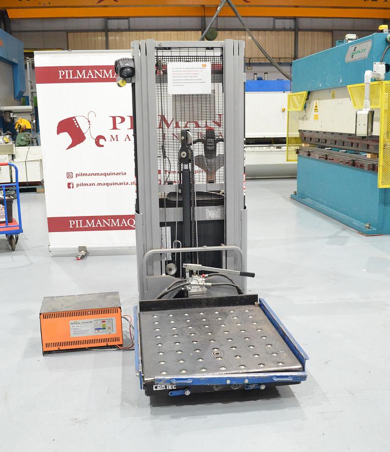 Usado Apilador Still EXV 12 con accesorio para matrices Comtec