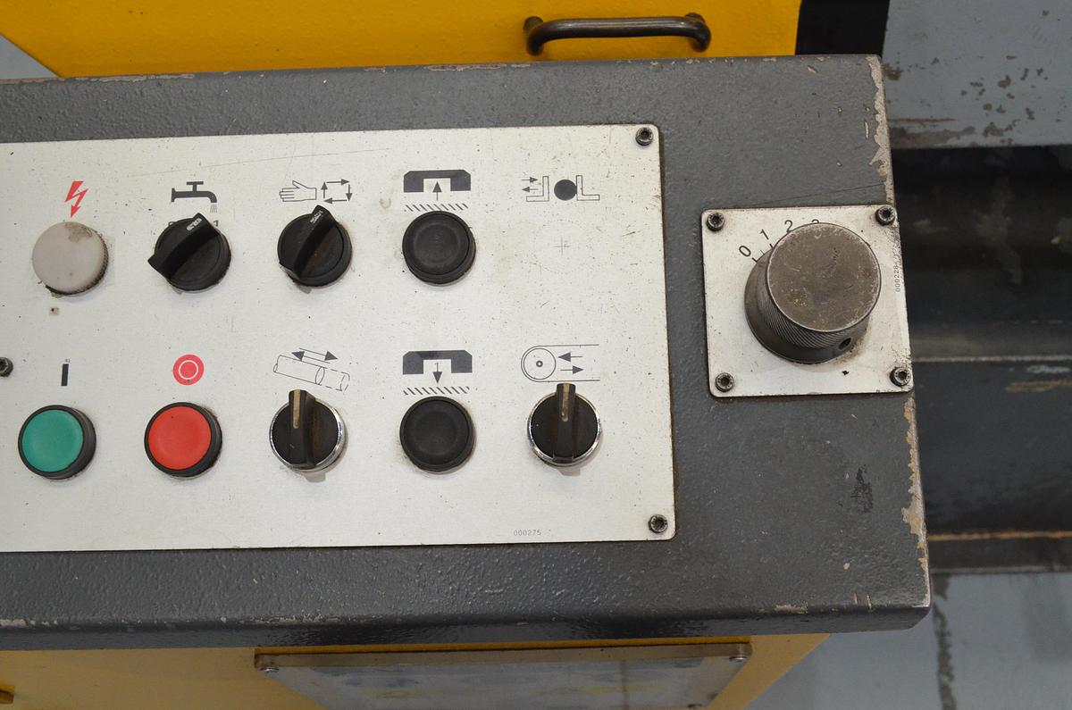 Usado Sierra cinta usada semi-automática MG BMSO 320L