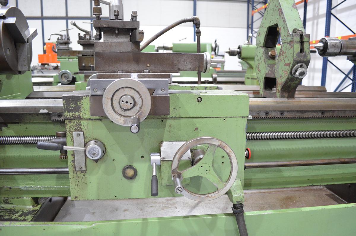 Usado Torno cumbre 60 1500mm e.p