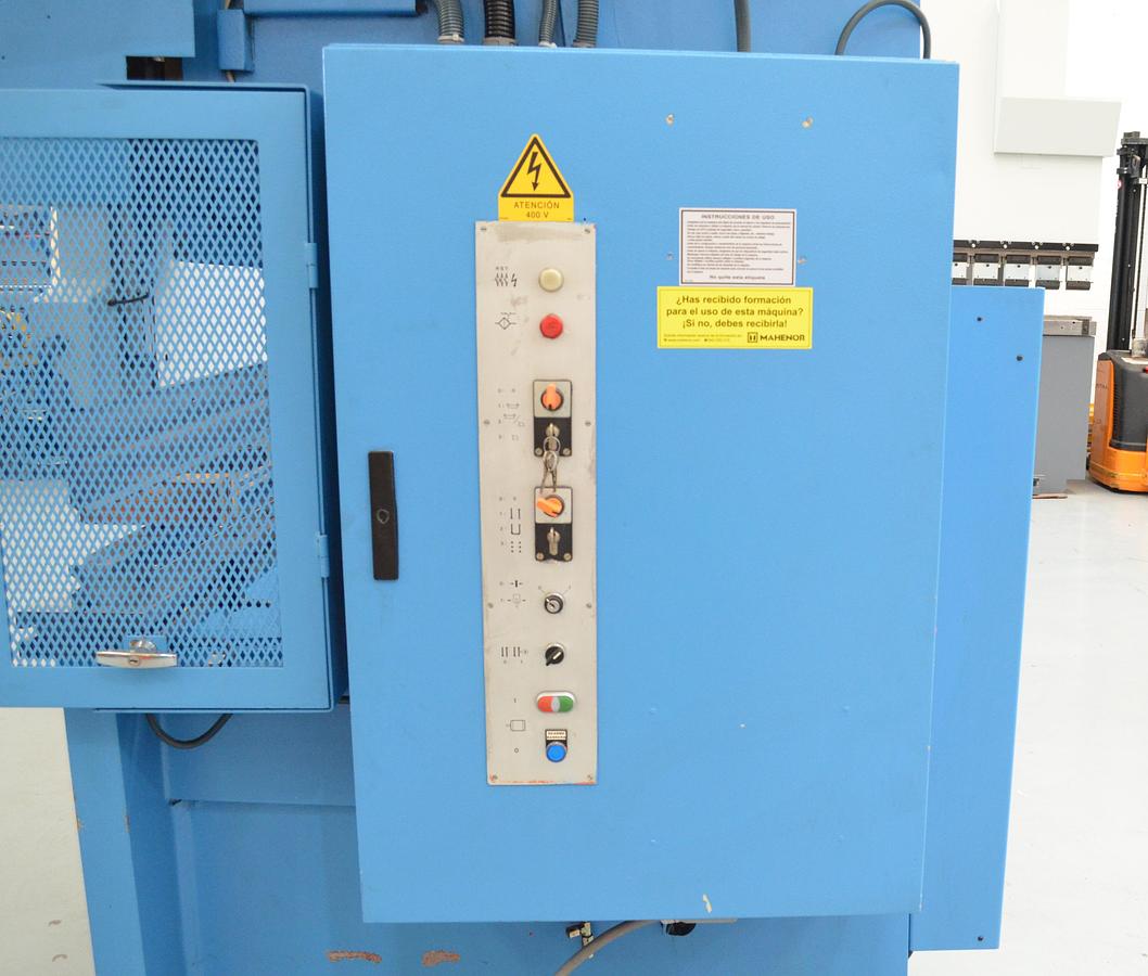 Usado Plegadora Ajial 3100x125tn cnc Cybelec 2023