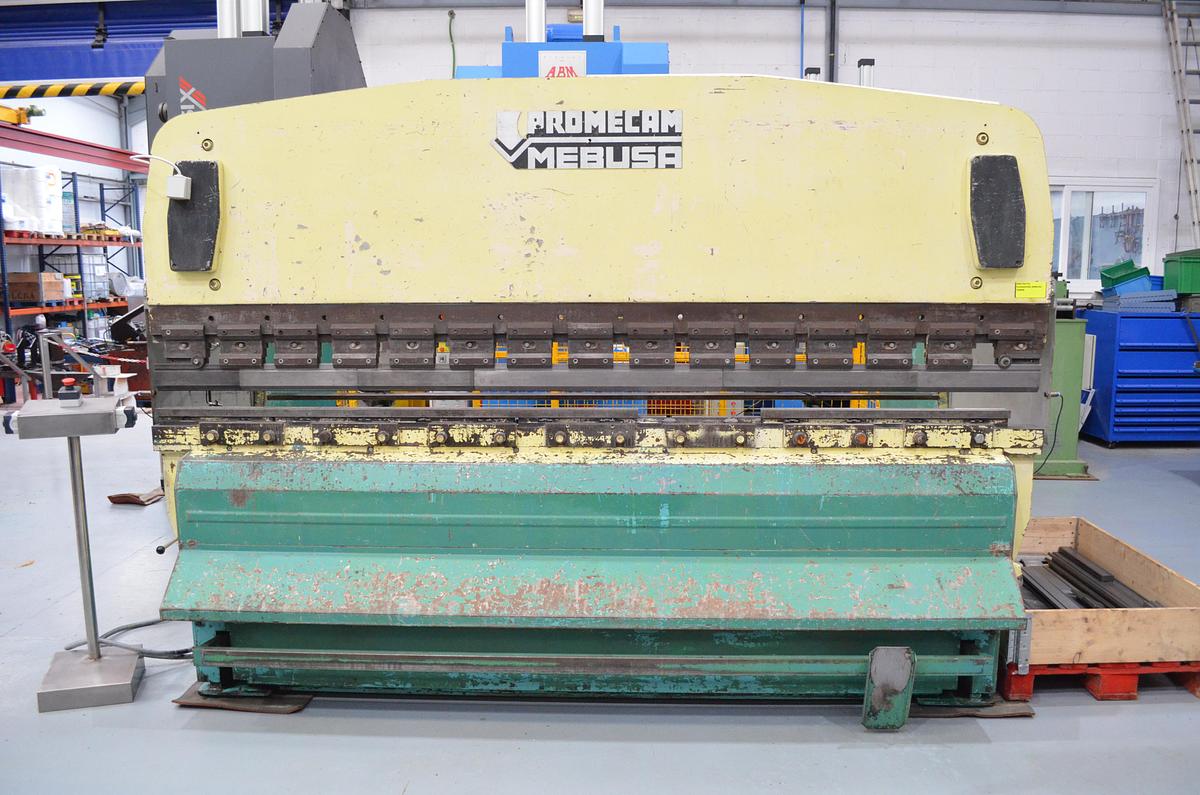 Usado Plegadora hidráulica MEBUSA RG.103