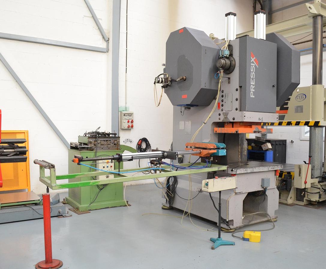 Usado Prensa excentrica PRESSIX 130CNR6 con tope