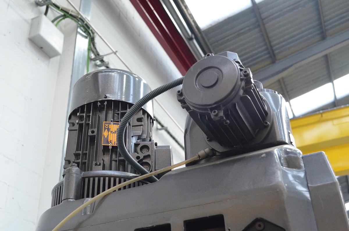 Usado Fresadora torreta LAGUN FTV-4 SP