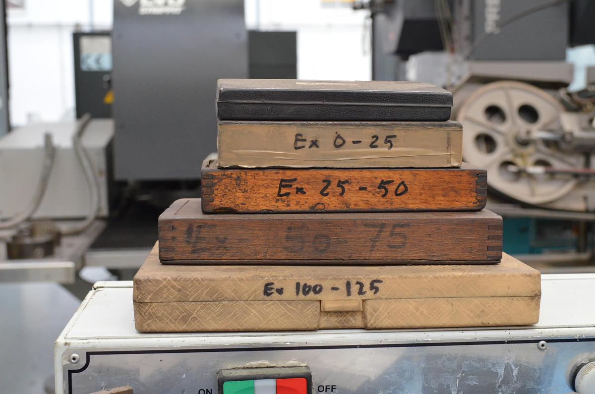 Usado Torno Pinacho S90-225 de 1650mm e.p. 98