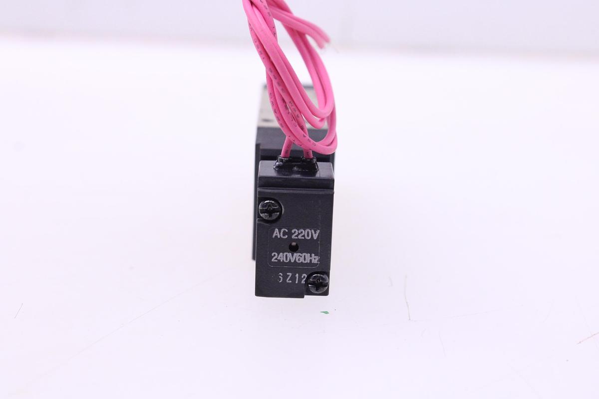 Usado Electroválvula CKD 4KA210-06G-B-AC220V