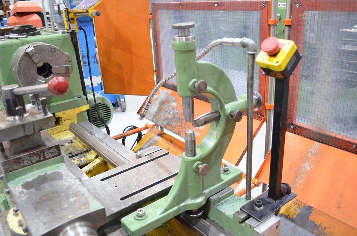 Usado Torno AP E-2 de 2.200mm e.p. con CE