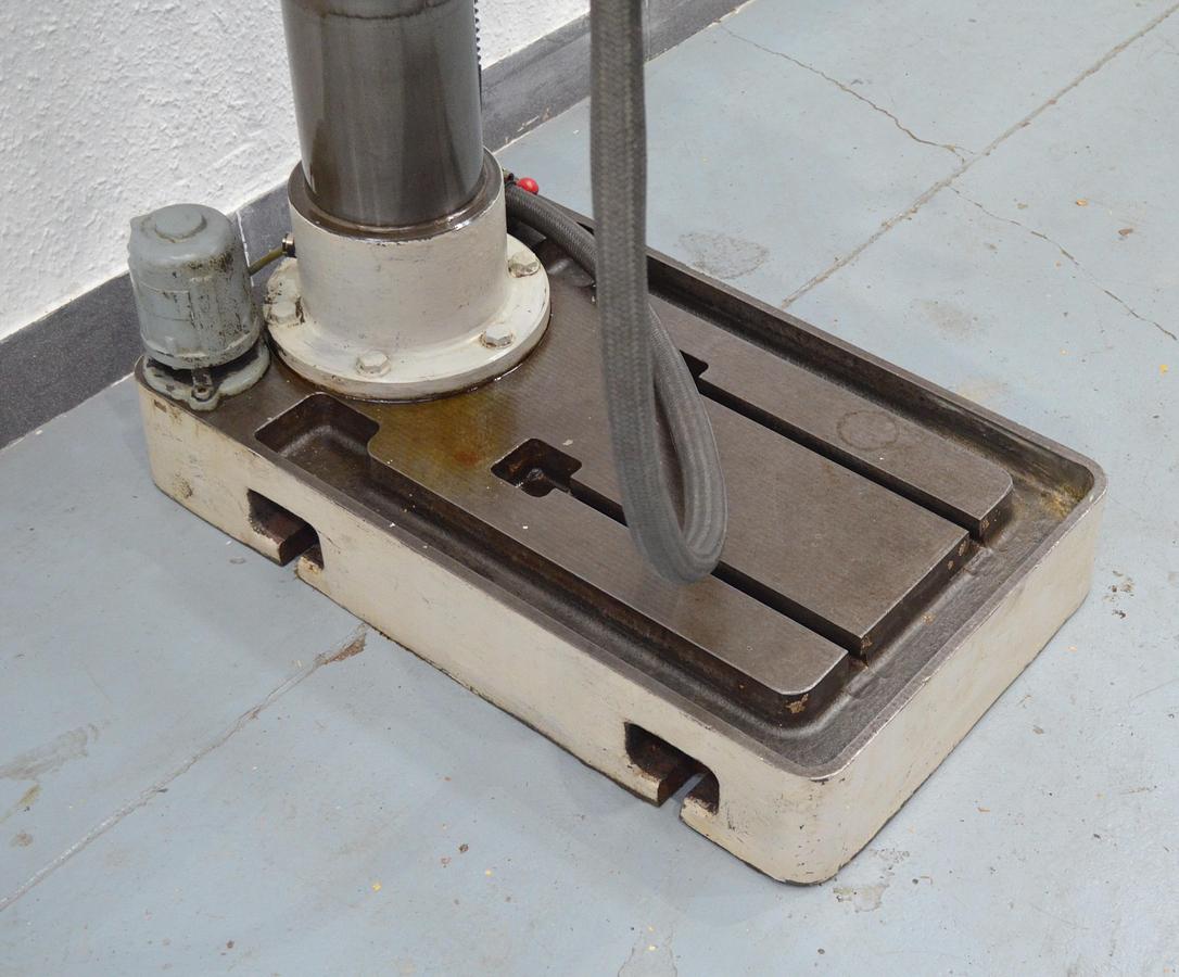 Usado Taladro columna Ibarmia 35-CA blanco