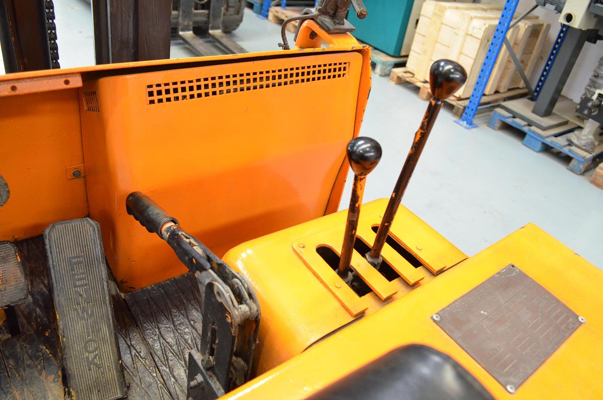 Usado Carretilla electrica FENWICK 1200kg JEP-105