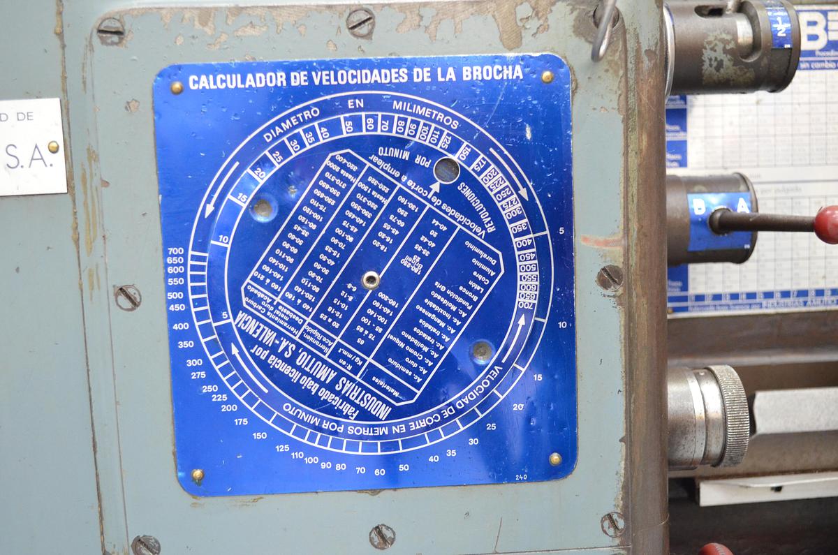 Usado Torno Amutio HB 575 - 1.000mm e.p