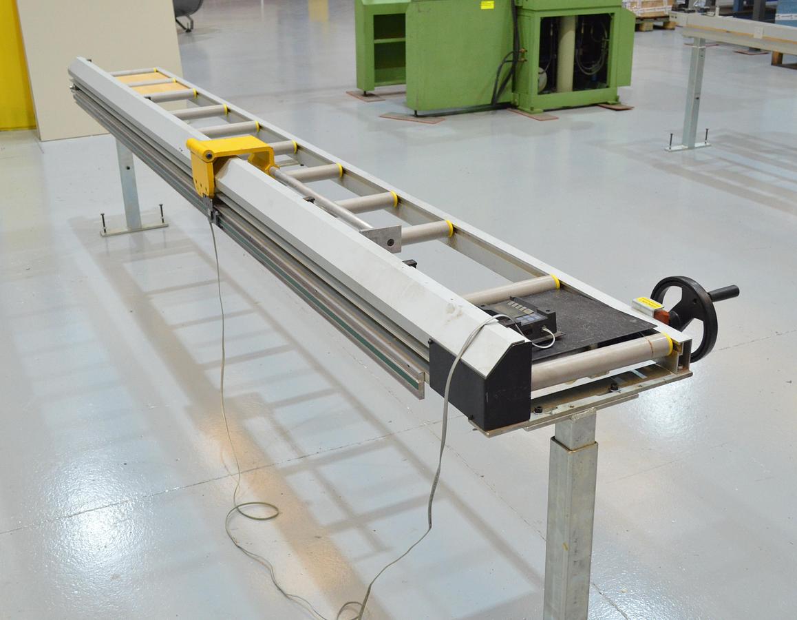 Usado Tope medidor Tronzadoras MG para aluminio con lector digital
