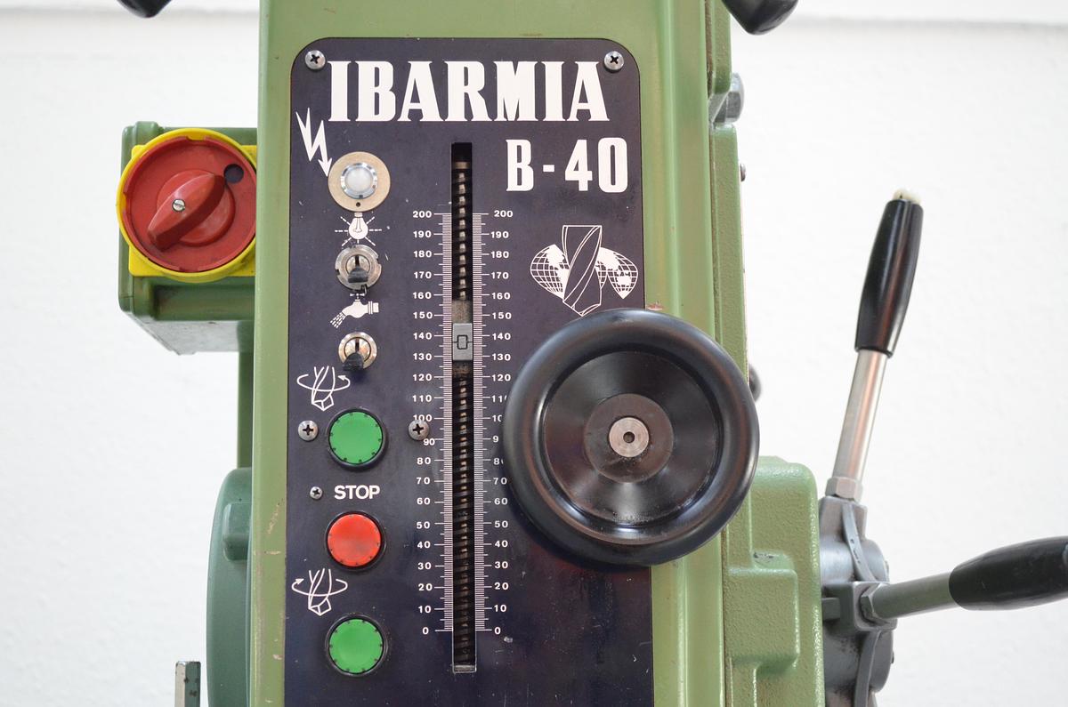 Usado Taladro columna Ibarmia B-40 engranajes