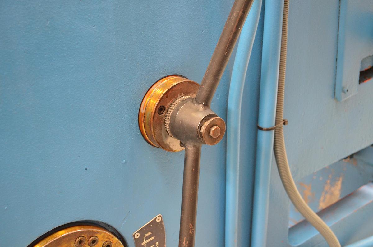 Usado Cizalla hidraulica corte pendular Ajial CB-630 3000x6