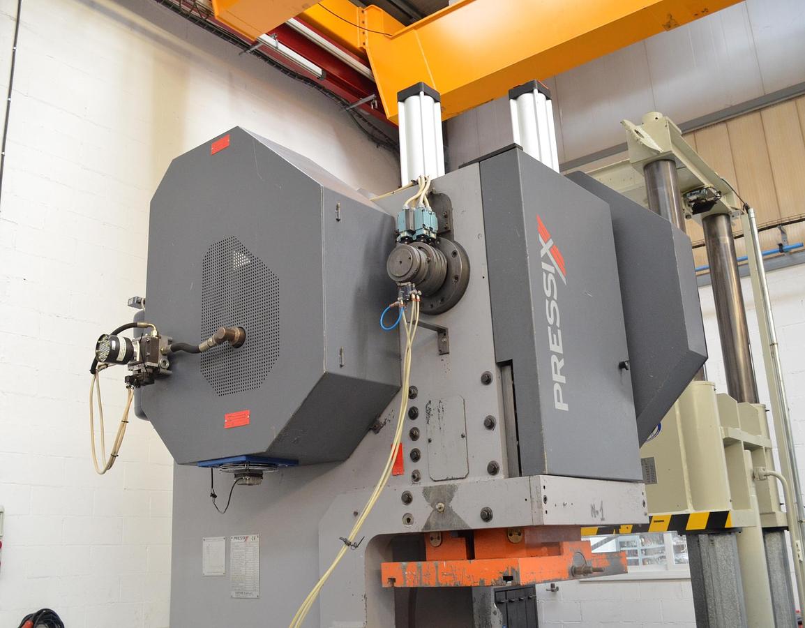Usado Prensa excentrica PRESSIX 130CNR6 con tope