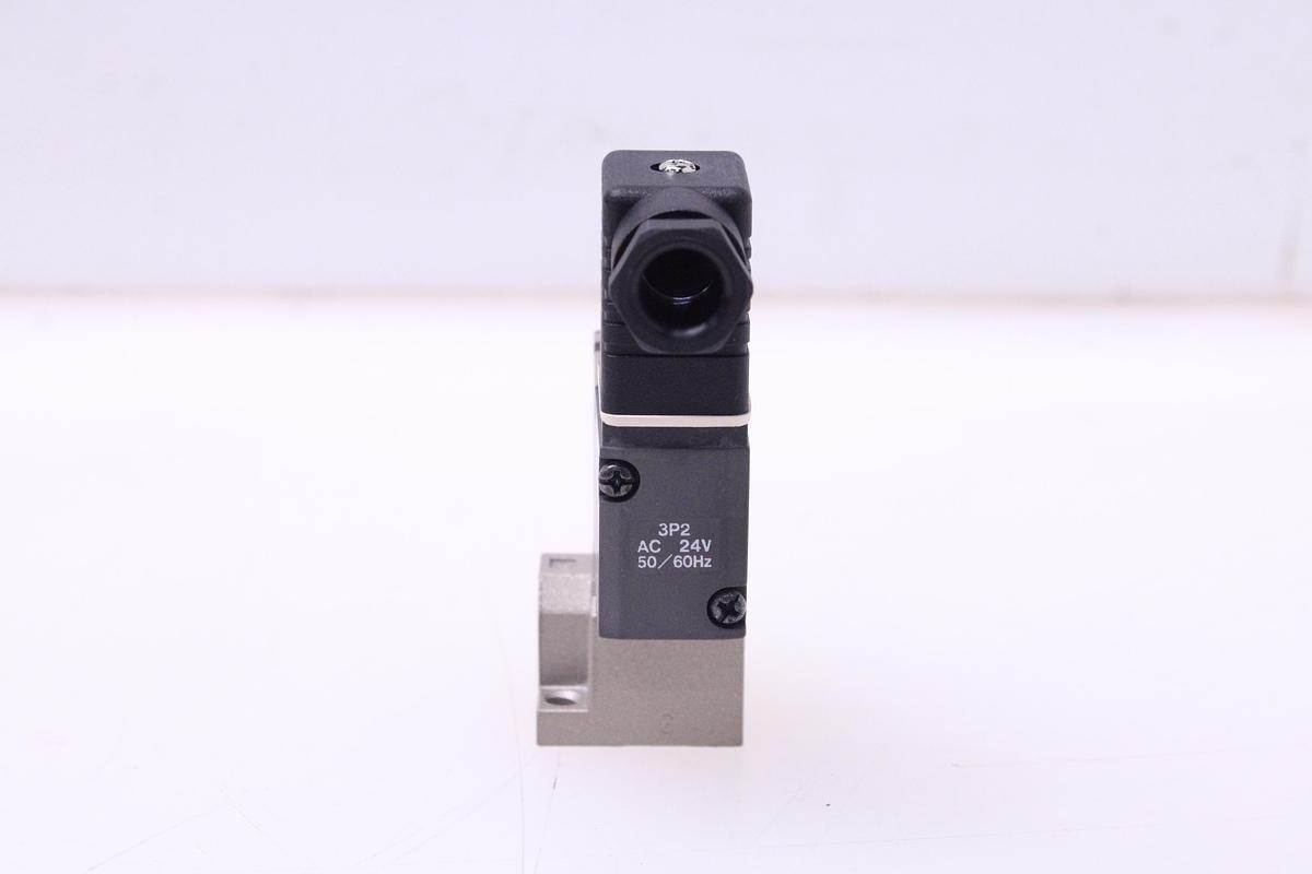 Usado Electroválvula CKD 3PB210-08G-B-AC24V