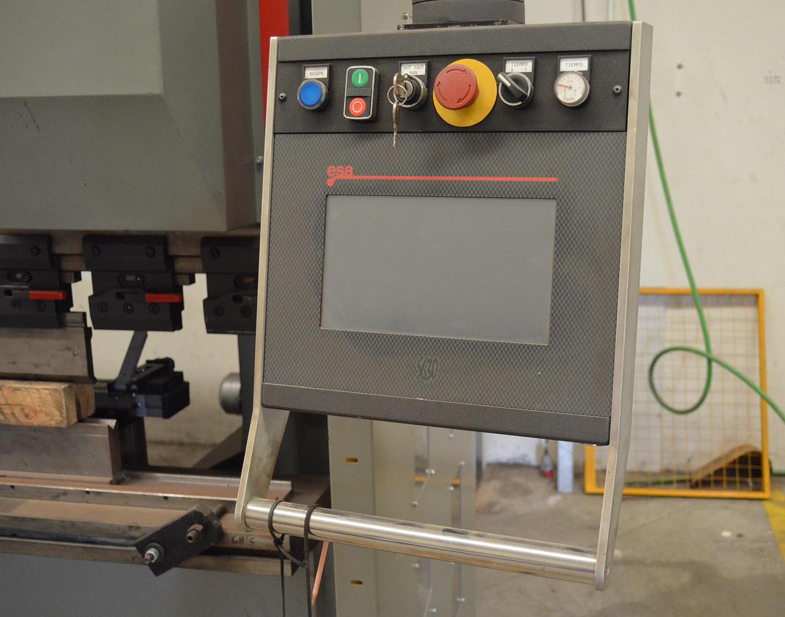 Usado Plegadora cnc Korpleg PCN3160 3100x160tn con cnc ESA S630