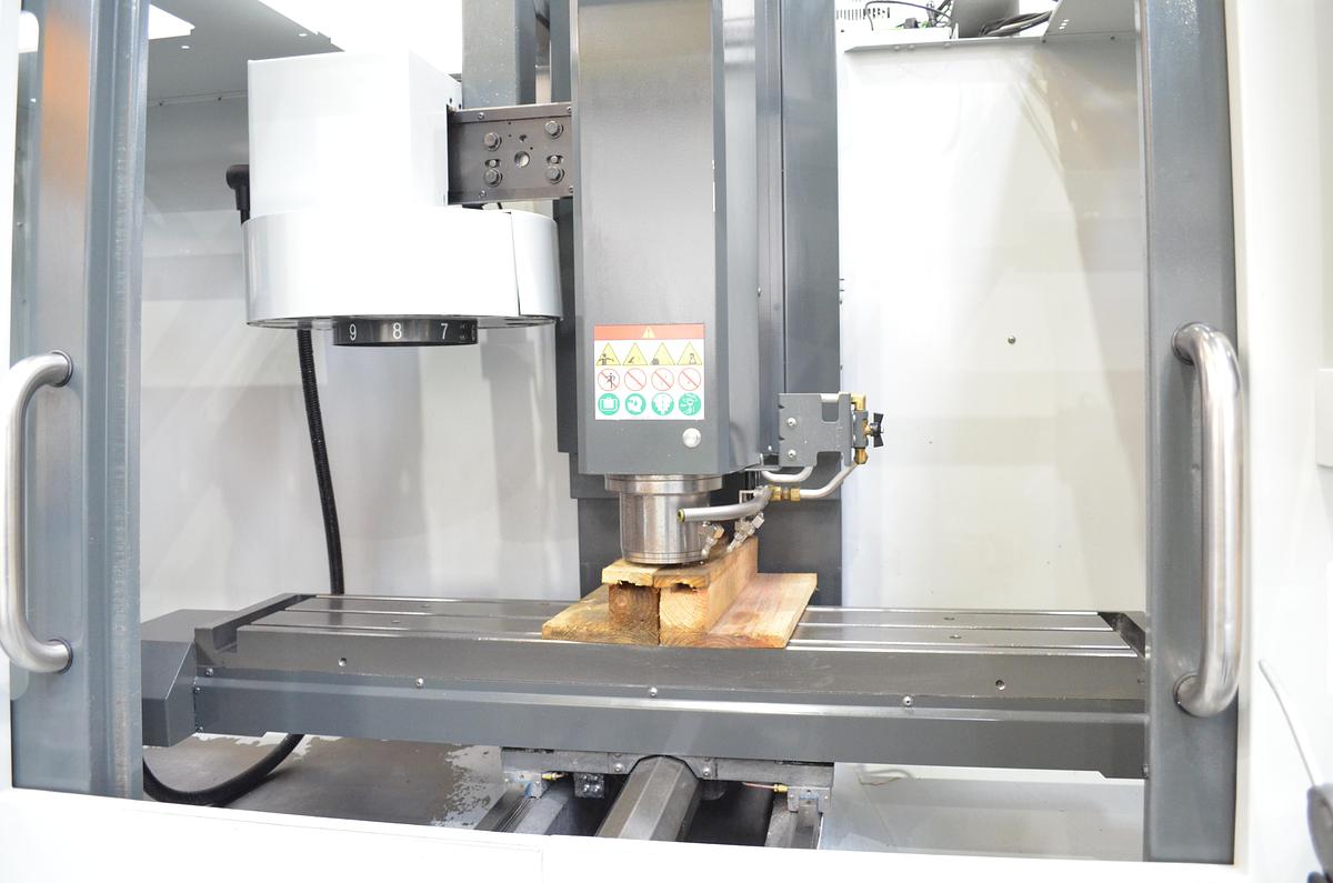 Usado Centro mecanizado Haas TM-2P año 2020