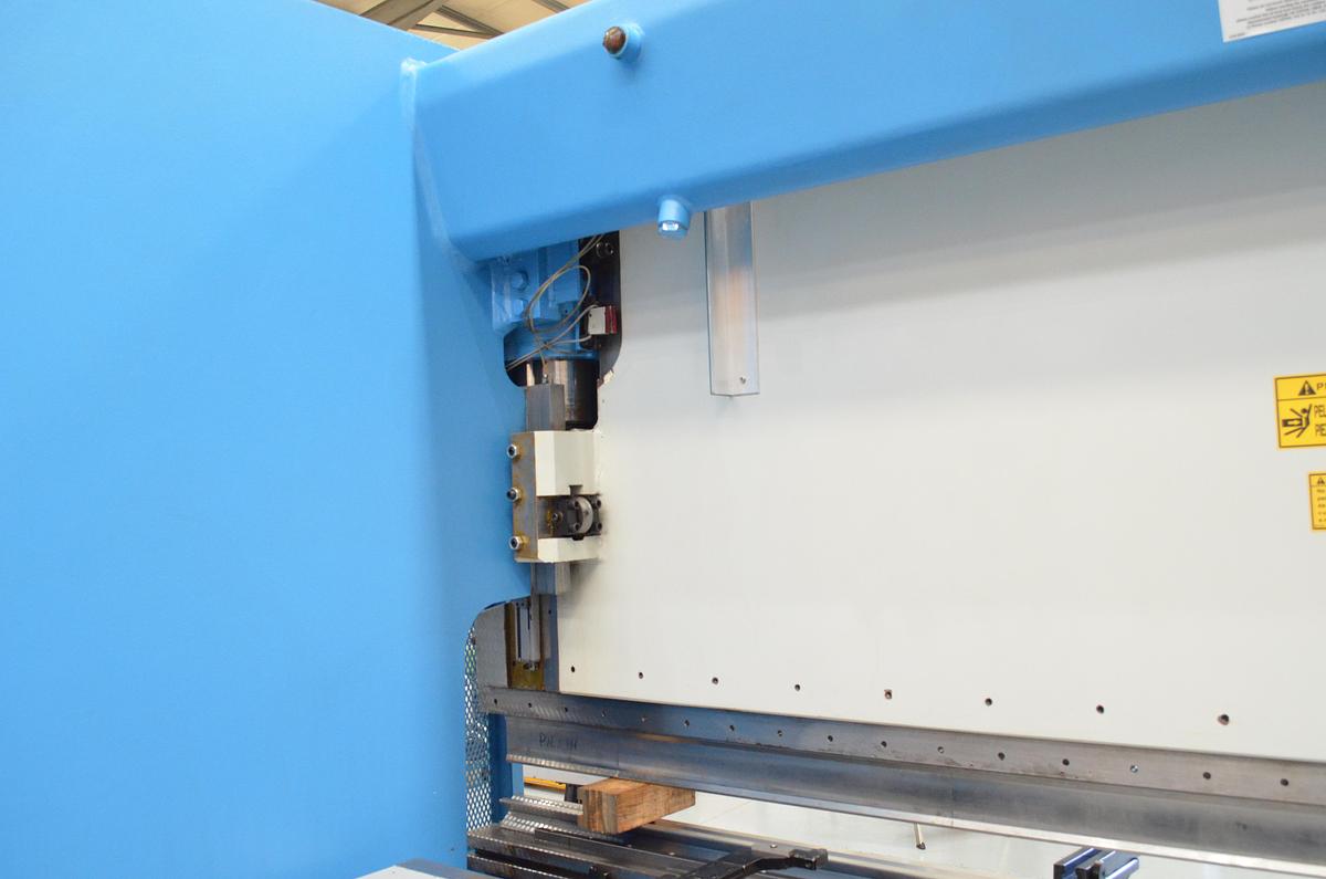 Usado Plegadora Ajial 3100x125tn cnc Cybelec 2023