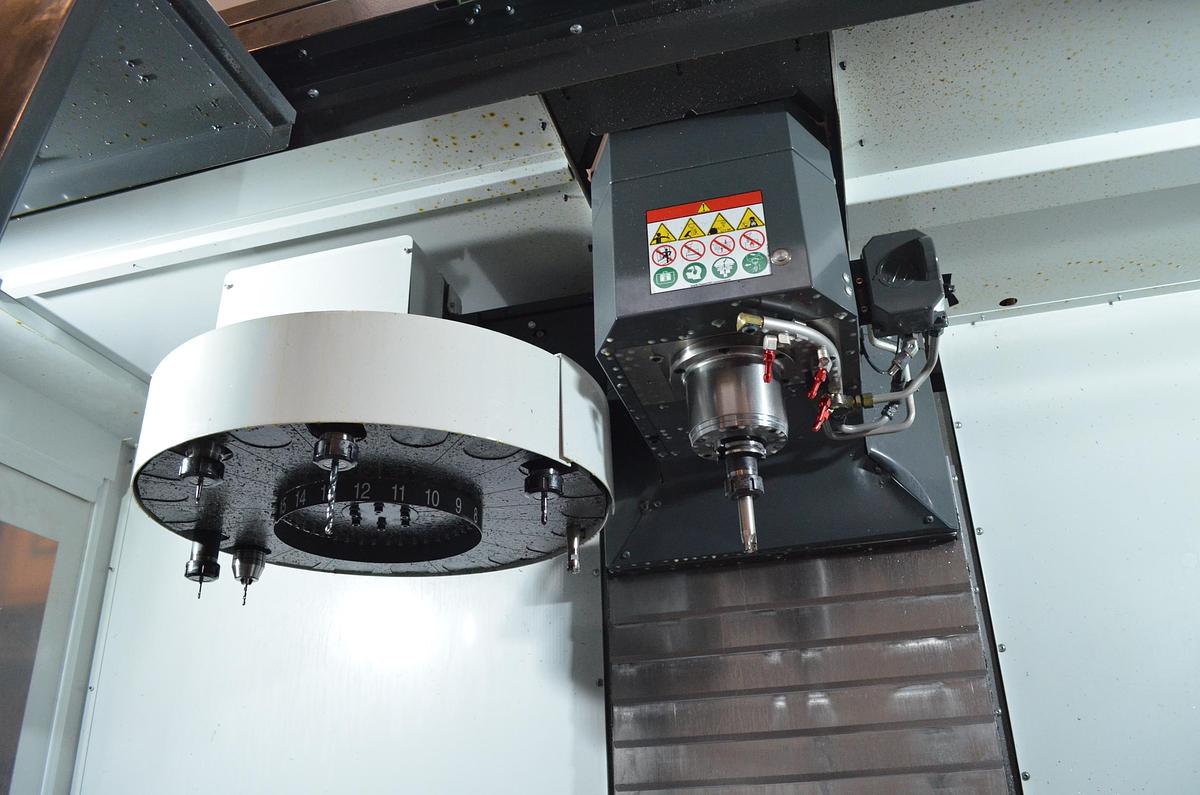 Usado Centro mecanizado Haas VF-4