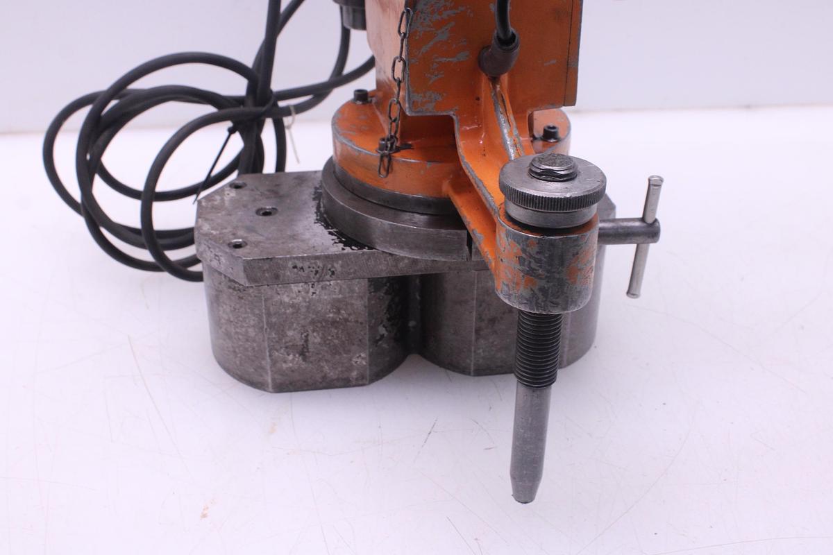 Usado Soporte Electromagnético SELTER ST-32R con Taladro AEG