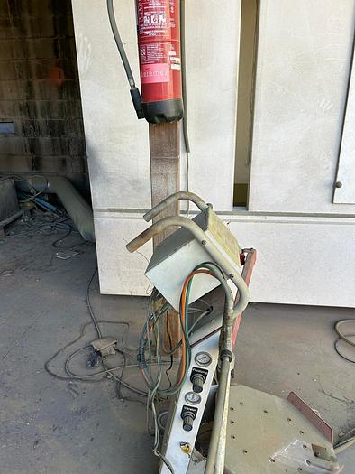 Usado Línea pintura en polvo con cabina y horno secado