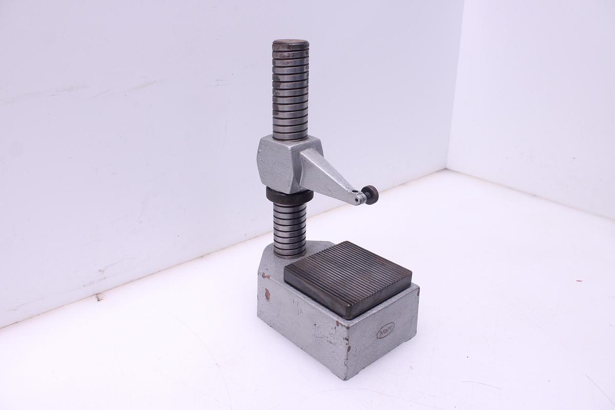 Usado Medidor de Altura con mesa metalica MAHR