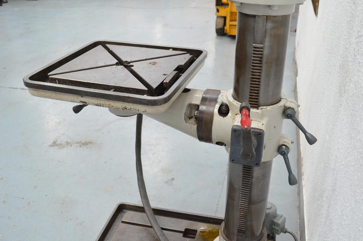 Usado Taladro columna Ibarmia 35-CA blanco