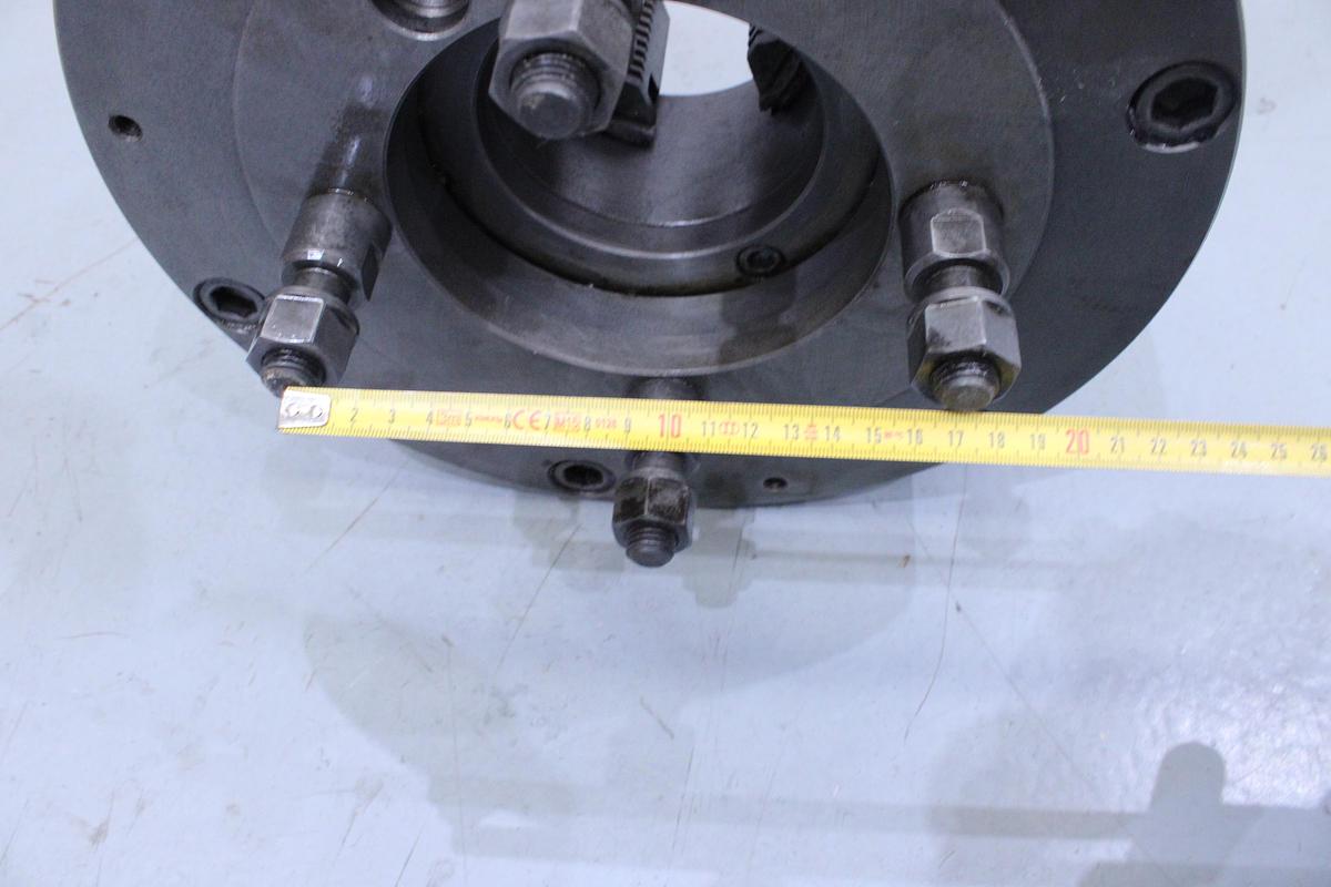 Usado Plato para Torno 4 Garras 310 mm