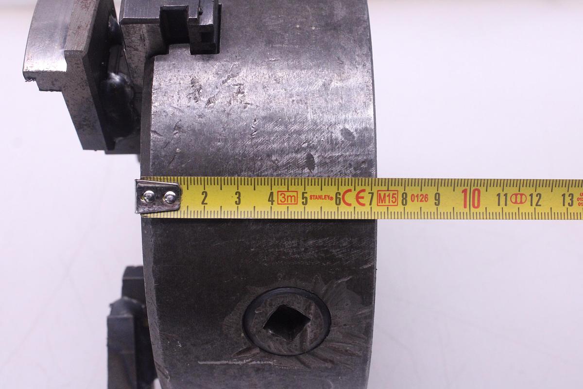 Usado Plato para Torno 190 mm con base metalica