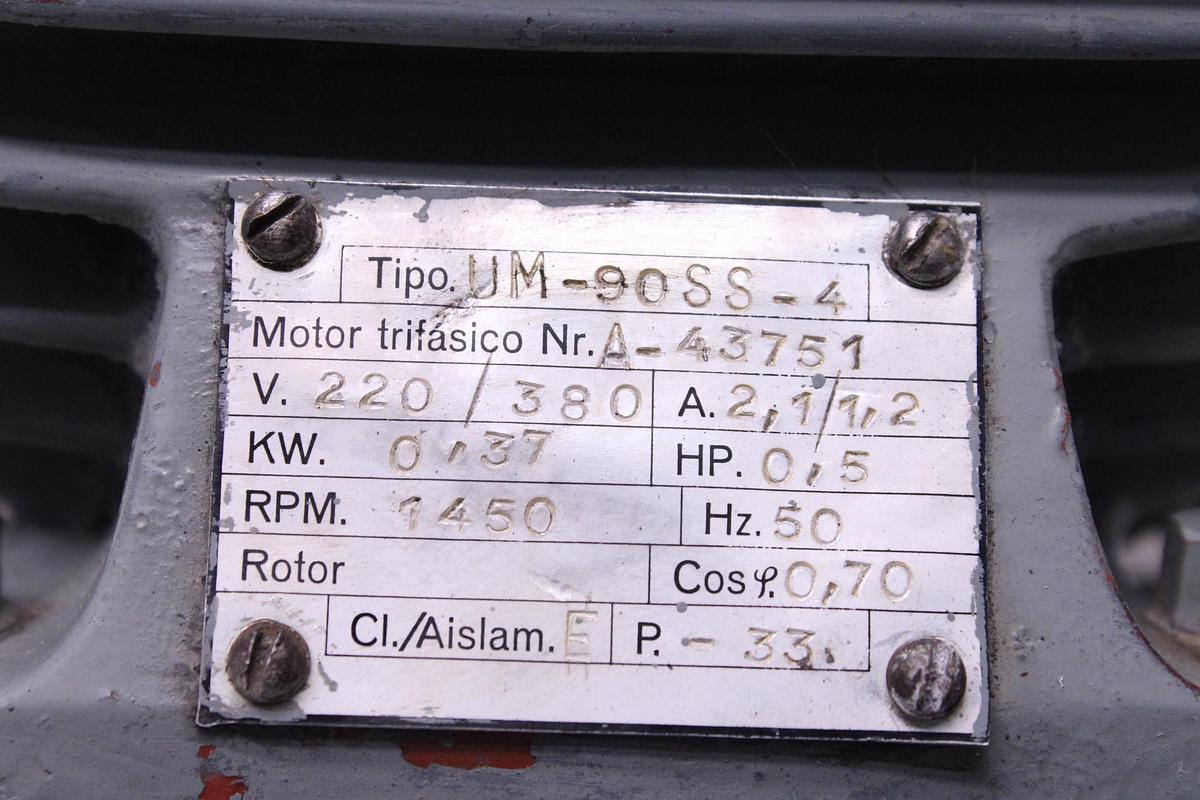 Usado Rectificadora Muela sobre Torno AGUIRENA