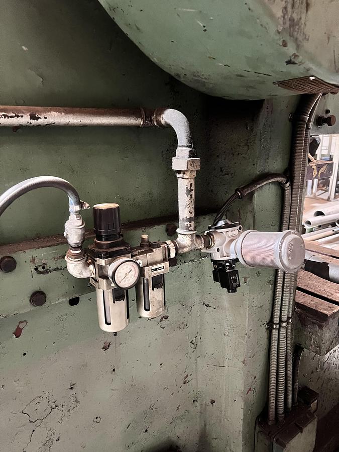 Usado Prensa excentrica ULECIA 150Tn Embrague neumático