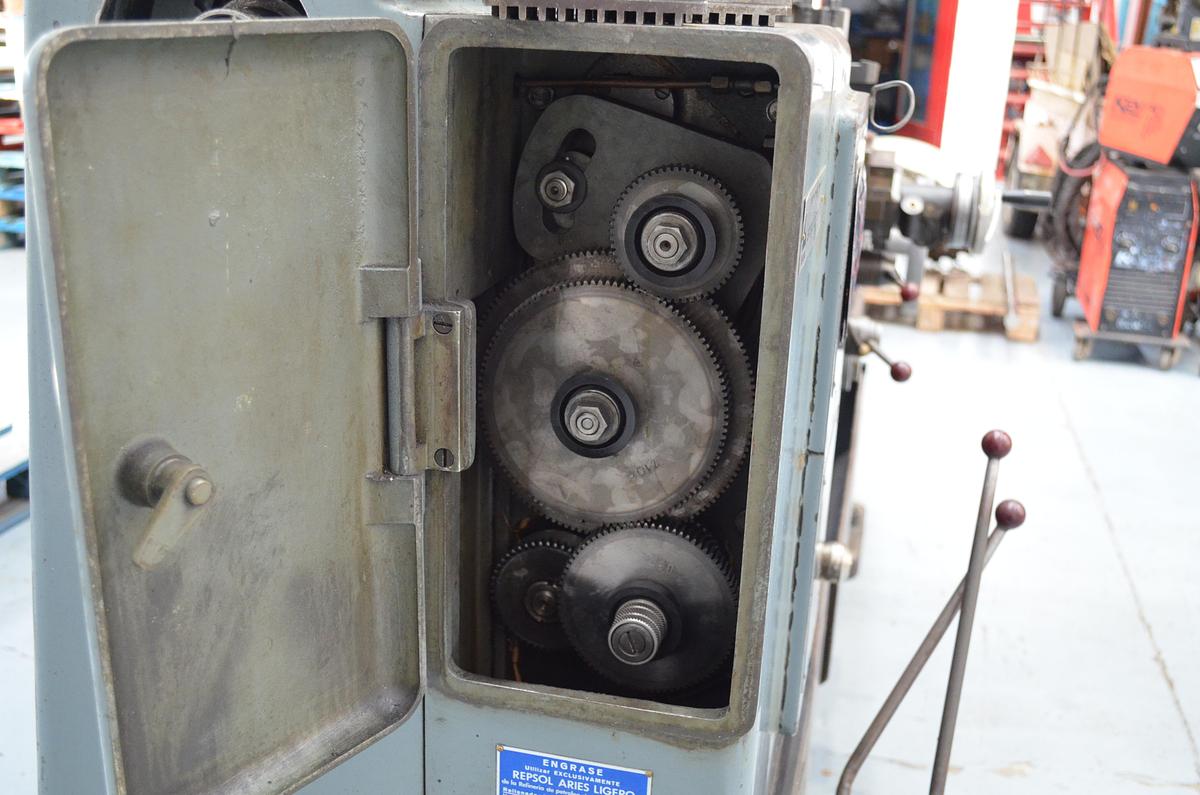 Usado Torno Amutio HB 575 - 1.000mm e.p