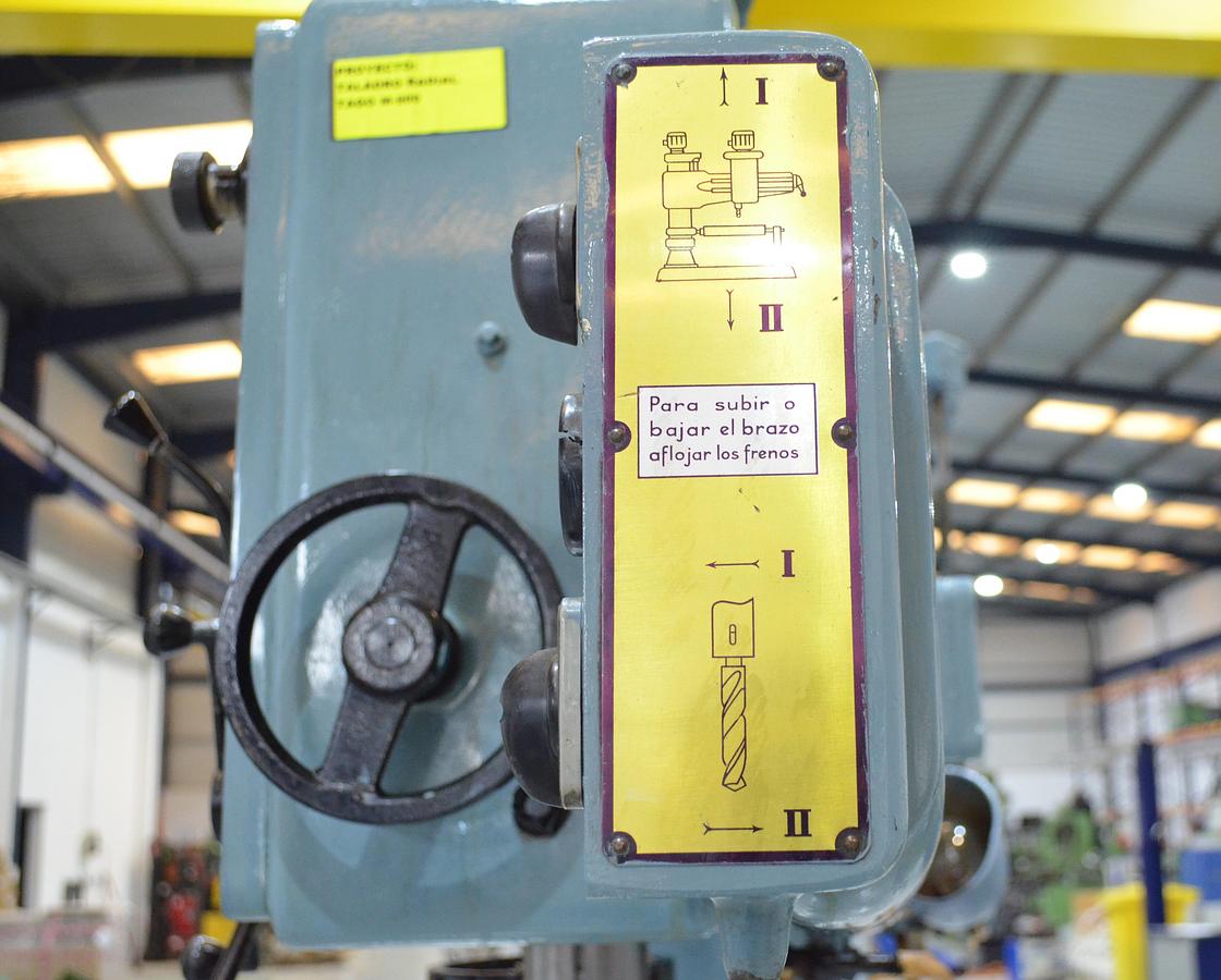 Usado Taladro radial TAGO M-900 broca 40mm