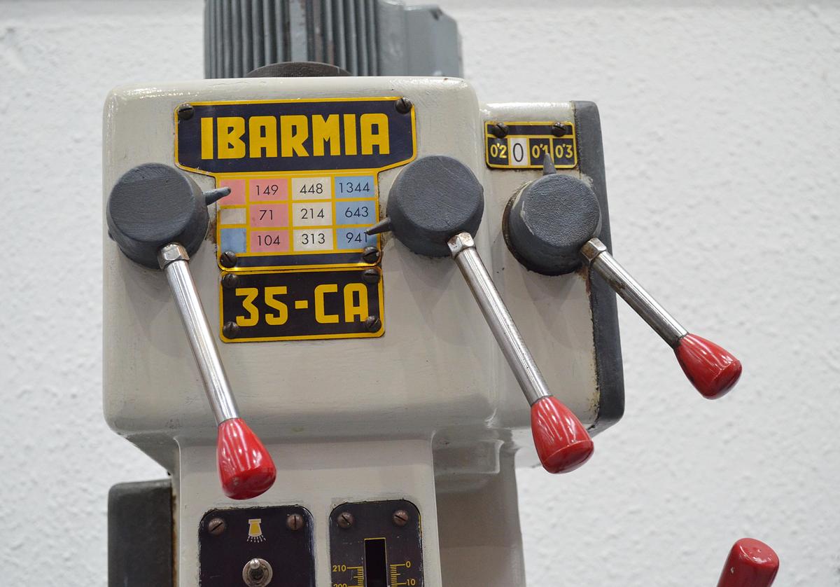 Usado Taladro columna Ibarmia 35-CA blanco