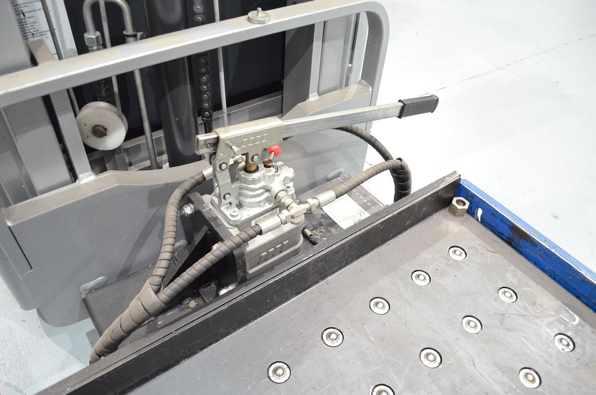 Usado Apilador Still EXV 12 con accesorio para matrices Comtec