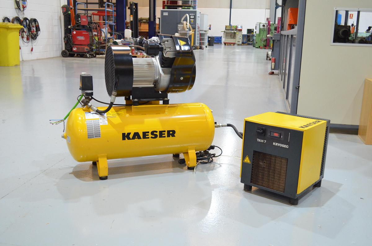 Usado Compresor doble pistón KAESER KCT 401-100 con secador