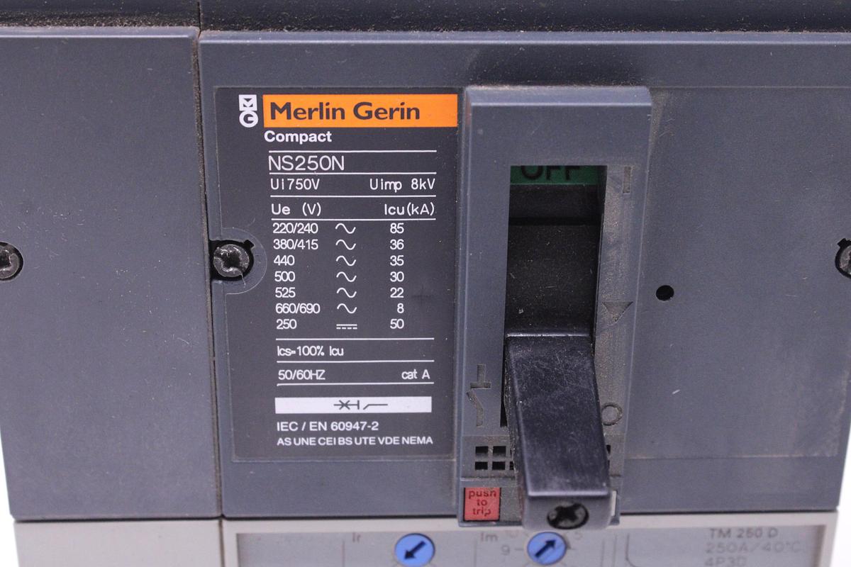 Usado Disyuntor Merlin Gerin Compact NS250N