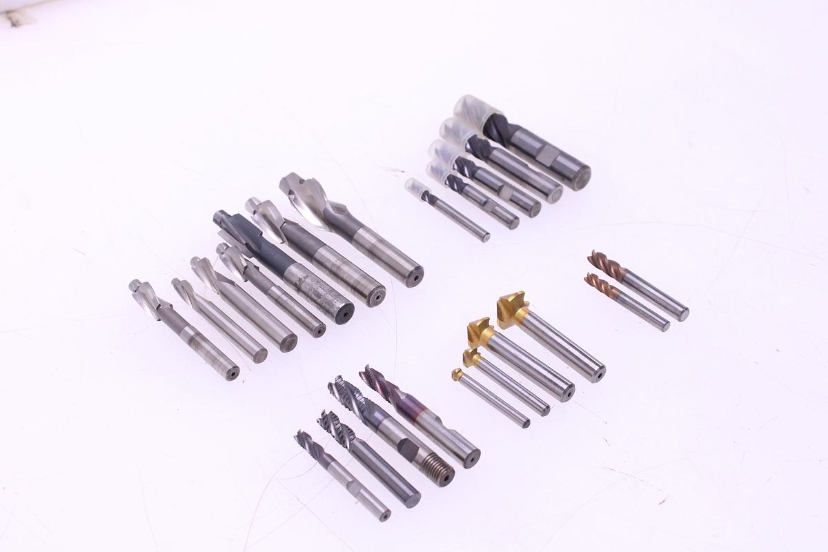 Usado Lote de Fresas y Avellanadores - 22 Unidades