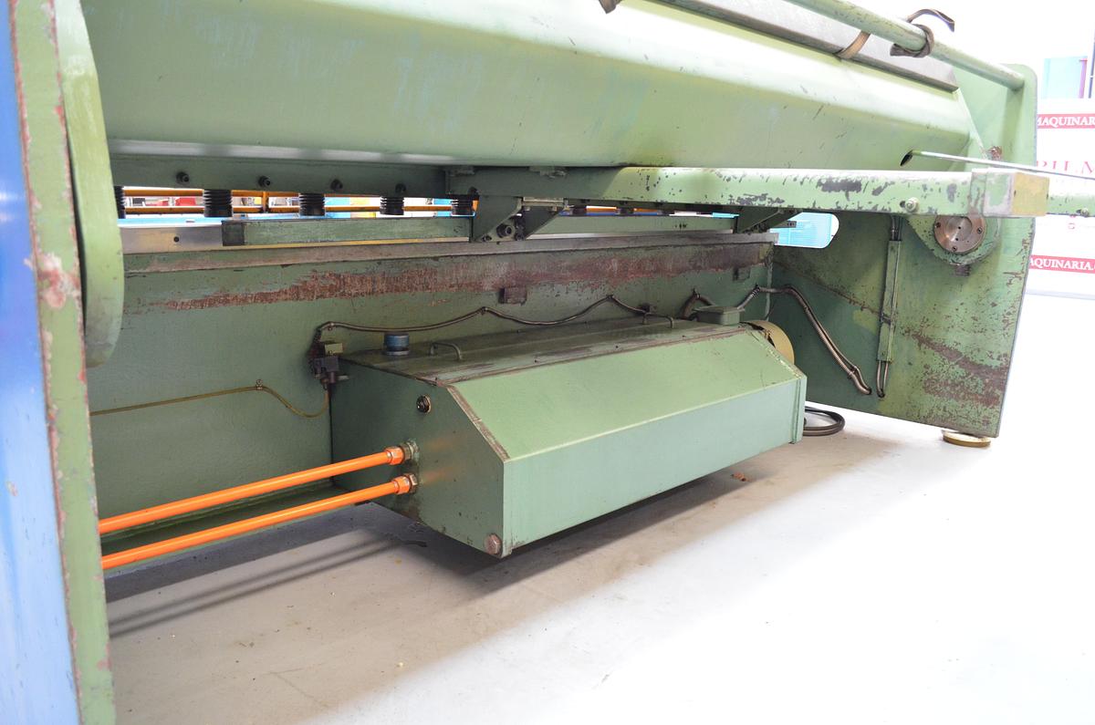 Usado Cizalla hidraulica pendular Ajial 3100x6mm